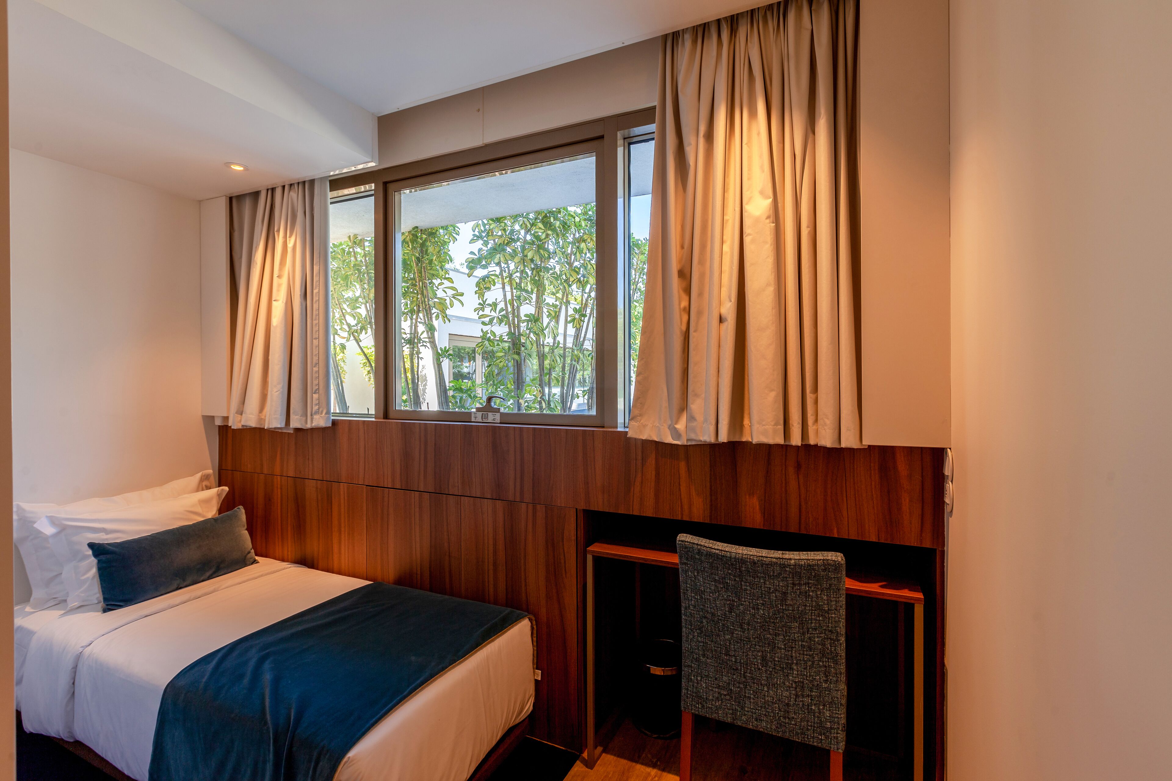 triple room | 1 bedroom, minibar, in-room safe, desk