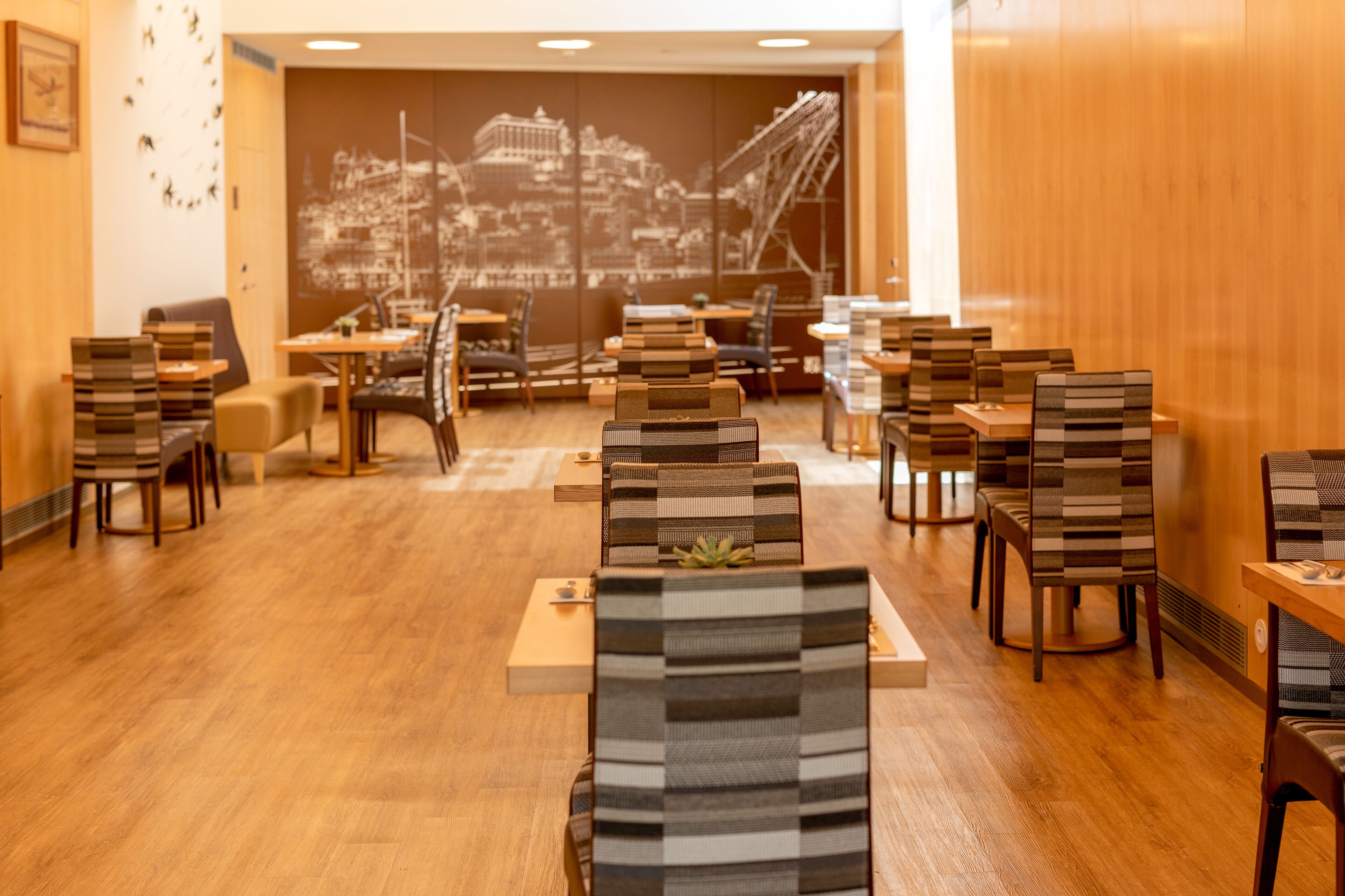 朝食 (ビュッフェ)、毎日提供 (1 名様 17 EUR)