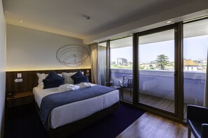Premium Room | Minibar, in-room safe, desk, blackout drapes - Sea Porto Hotel (Matosinhos)