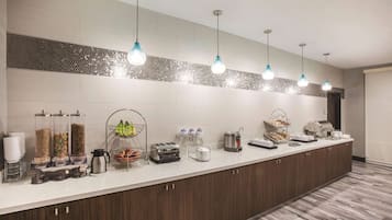 Free daily continental breakfast
