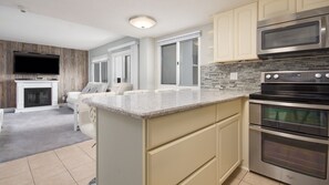 Apartment | Private kitchen | Fridge, microwave, oven, stovetop - Pinnacle Port by Blue Swell Vacation Rentals (Panama City Beach)