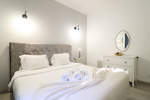 2 bedrooms, soundproofing, iron/ironing board, cribs/infant beds