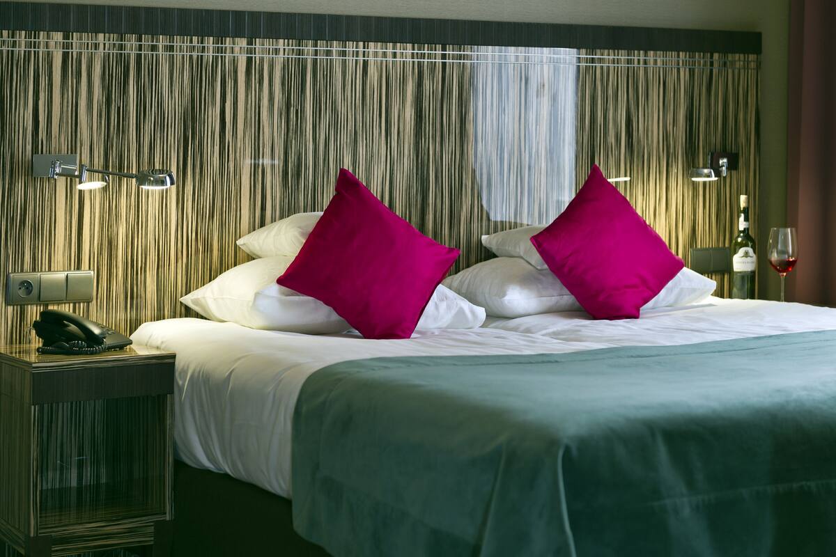 Business Apartment, 1 Bedroom | In-room safe, desk, blackout drapes, iron/ironing board