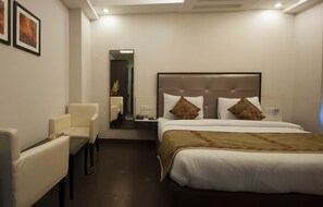 Premium Room | Frette Italian sheets, premium bedding, memory foam beds, in-room safe - Hotel Pitrashish Premium (New Delhi)