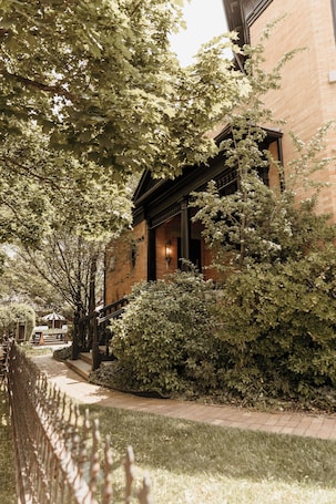 Exterior. Ellerbeck Mansion Bed & Breakfast