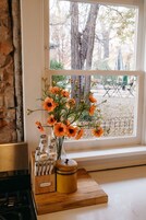 Beehive Cottage | Private kitchen | Fridge, microwave, oven, stovetop