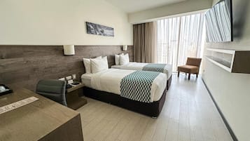1 habitación, cubrecamas, minibar y caja de seguridad en la habitación