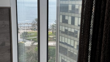 1 habitación, cubrecamas, minibar y caja de seguridad en la habitación