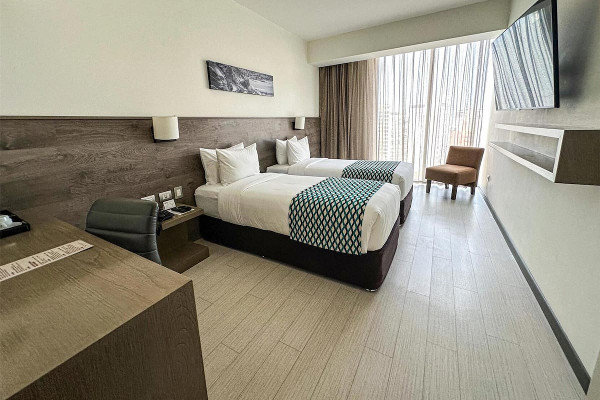 1 quarto, edredons de pluma, frigobar, cofres nos quartos