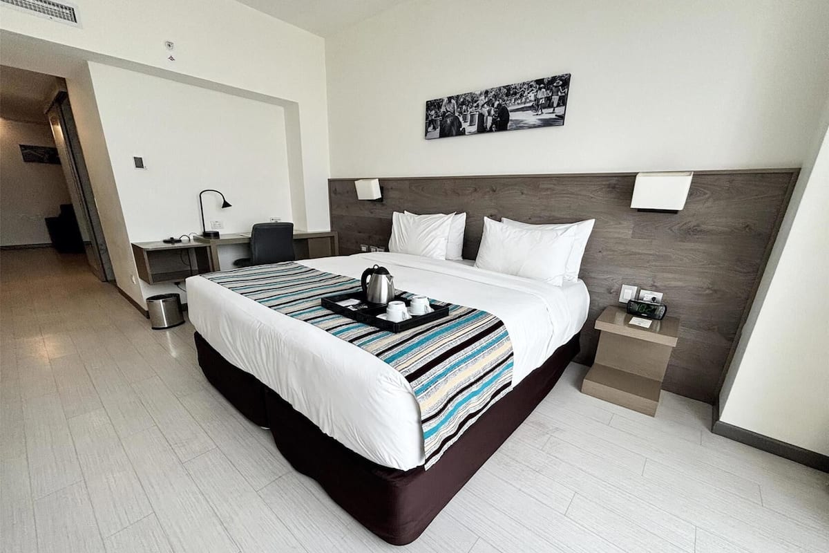 1 quarto, edredons de pluma, frigobar, cofres nos quartos