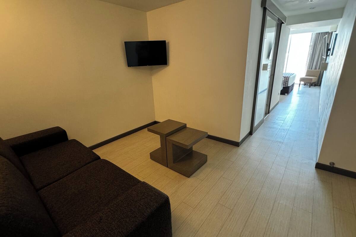 1 bedroom, down duvets, minibar, in-room safe