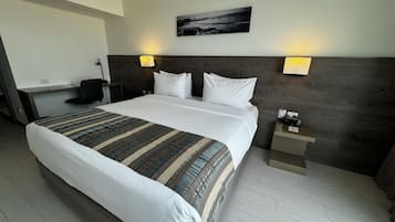 Superior Δωμάτιο, 1 King Κρεβάτι, Μη Καπνιστών | 1 υπνοδωμάτιο, πουπουλένια παπλώματα, μίνι μπαρ