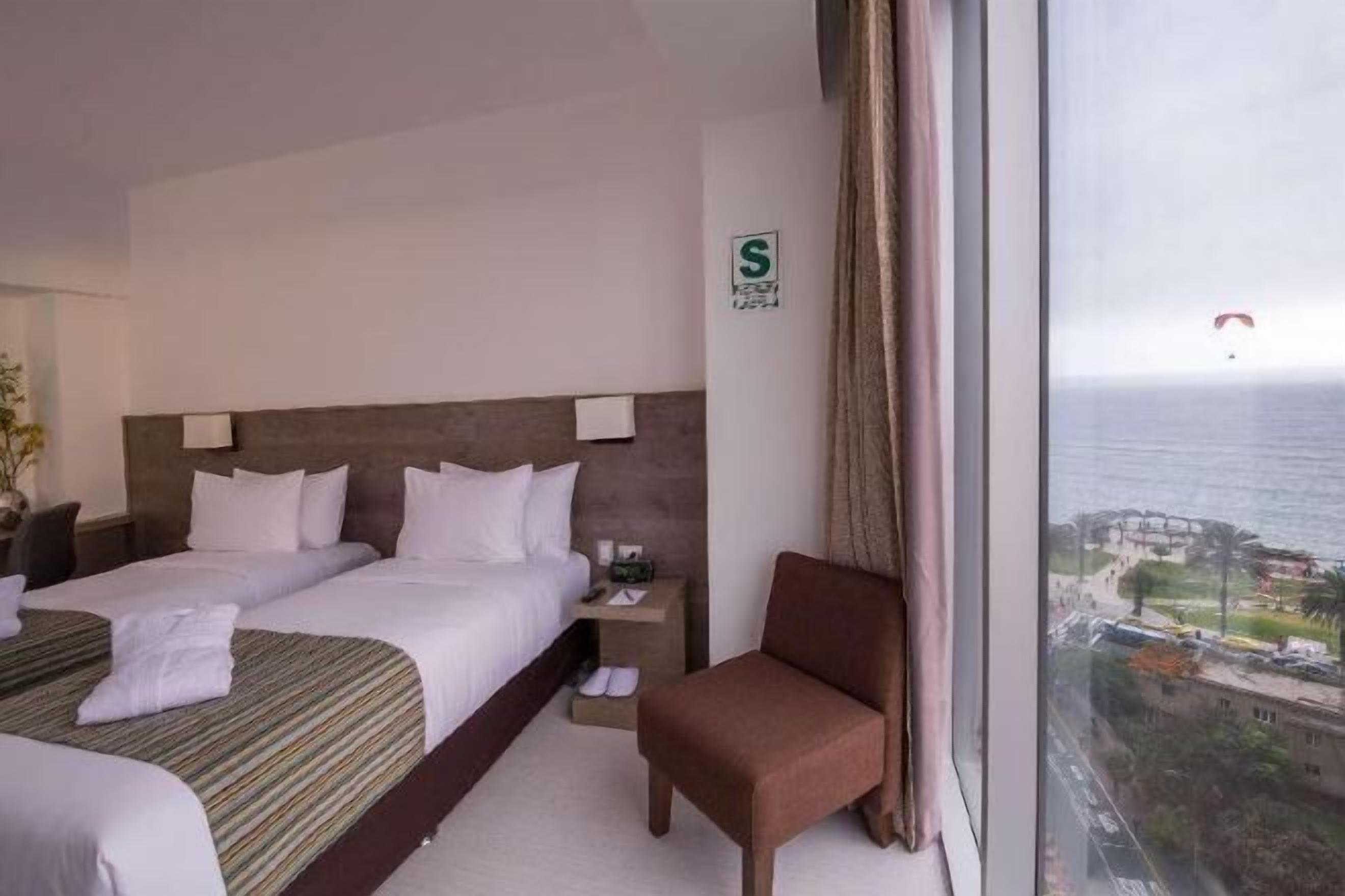 1 dormitorio, edredones de plumas, minibar y caja fuerte