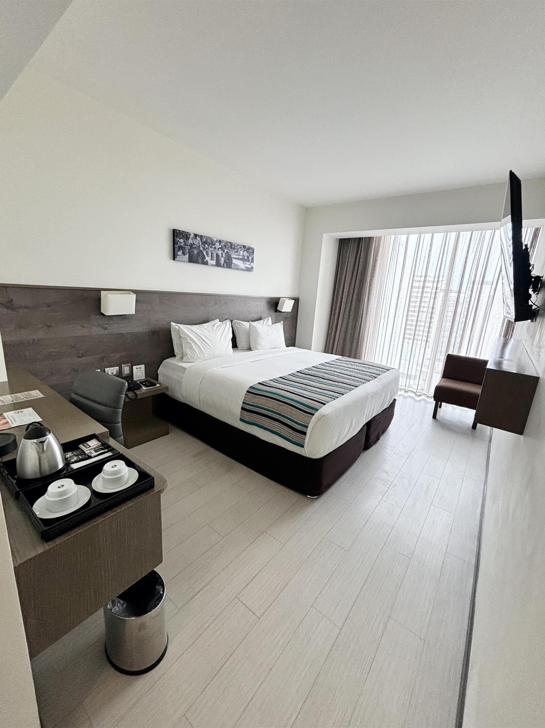 1 habitación, cubrecamas, minibar y caja de seguridad en la habitación 