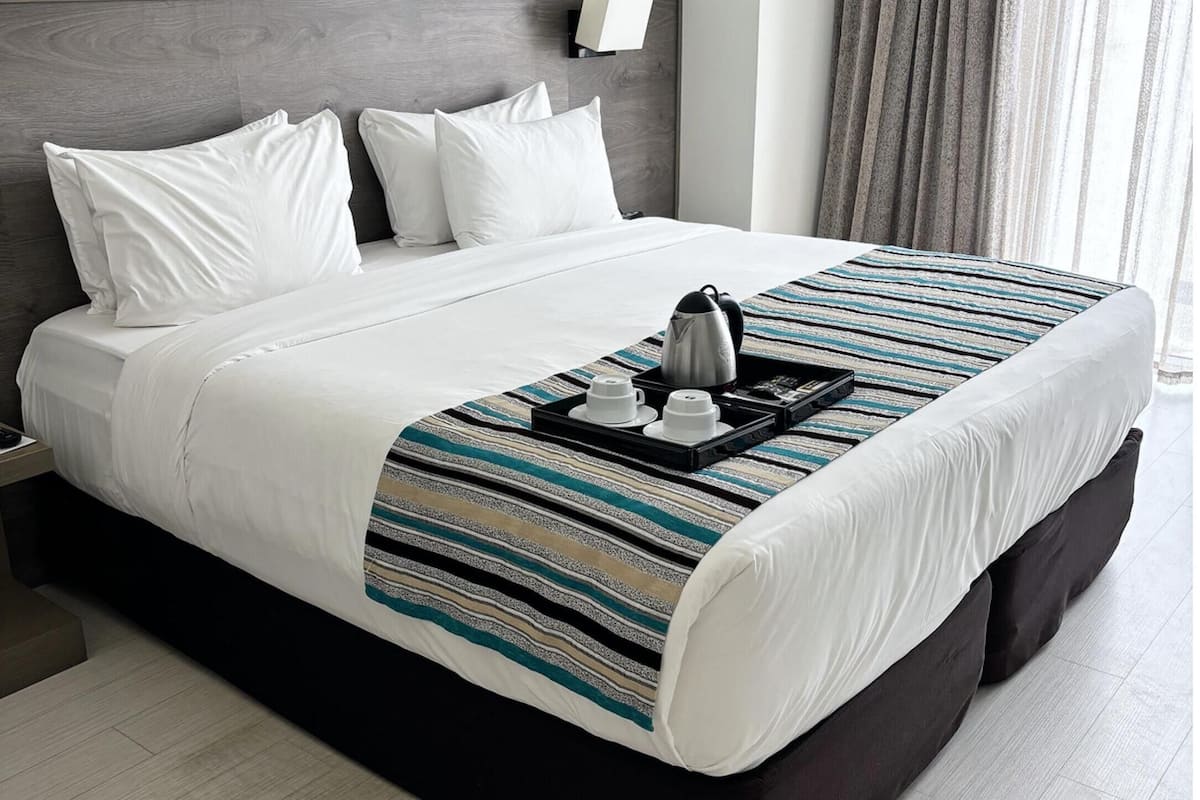 superior room, 1 king bed, non smoking | 1 bedroom, down duvets, minibar, in-room safe