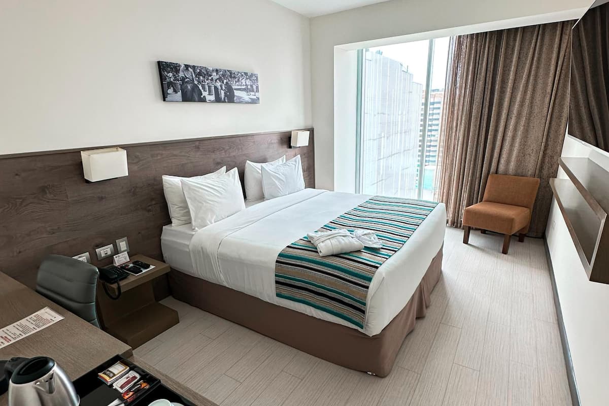 Junior Suite, 1 King Bed, Non Smoking