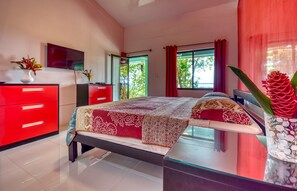 Escritorio y espacio para trabajar con laptop