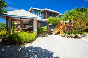 Front of property - Sea Lodge 2 People (Roatan)