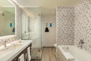 Premium King Room with Sofa Bed and Bath | Bathroom | Shower, free toiletries, hair dryer, towels