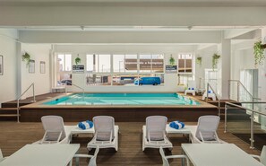 Indoor pool, open 10:00 AM to 9:00 PM, pool loungers - Hampton Inn by Hilton Tijuana (Tijuana)