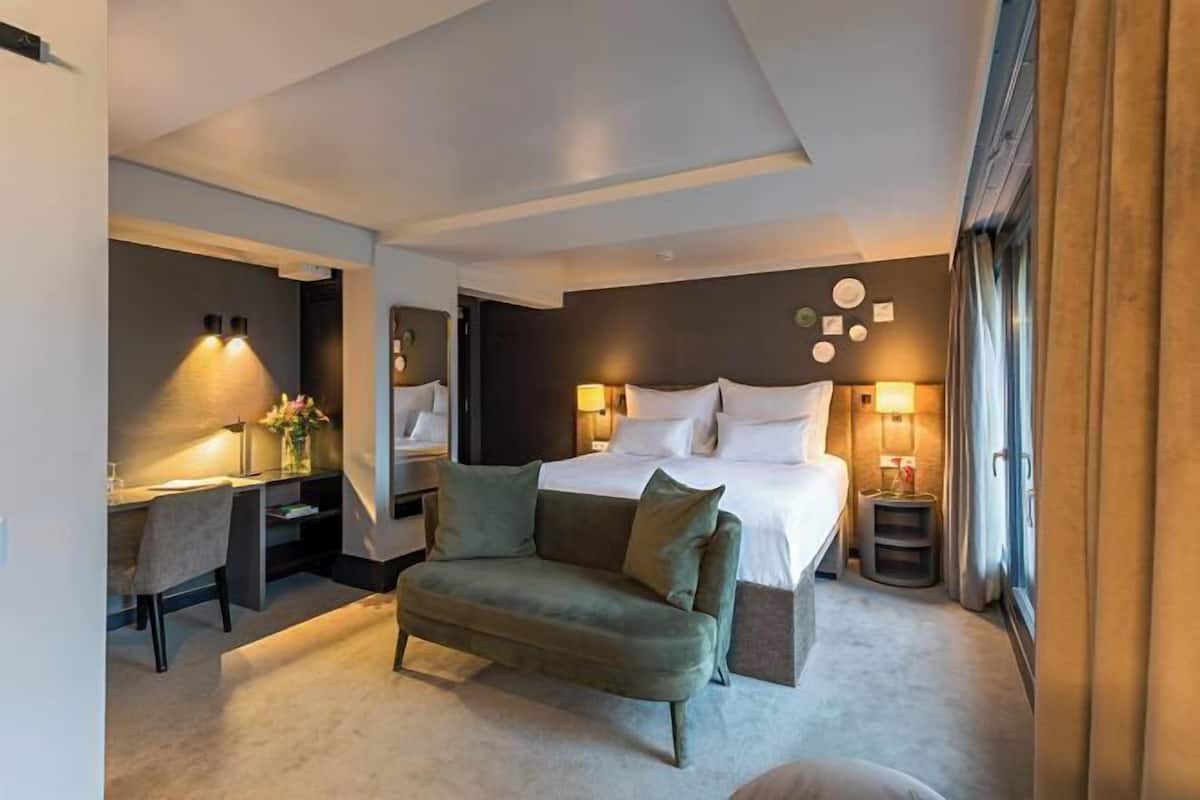 Premium bedding, in-room safe, individually decorated