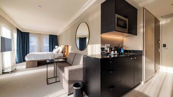 Premium bedding, in-room safe, individually decorated