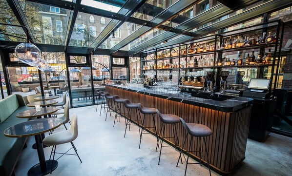 Bar (en la propiedad)