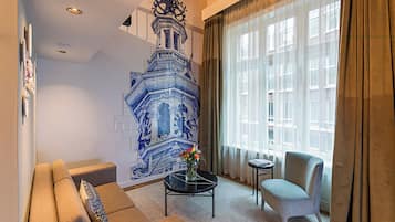 Premium bedding, in-room safe, individually decorated