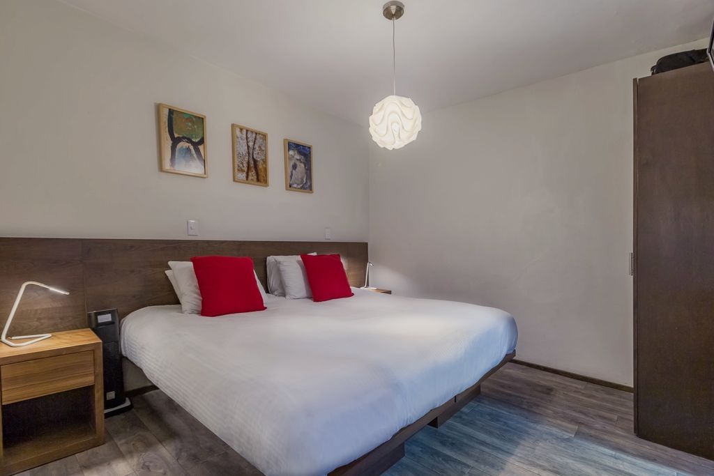 Appartement Supérieur, cuisine, vue ville | Draps en coton égyptien, literie de qualité supérieure, surmatelas
