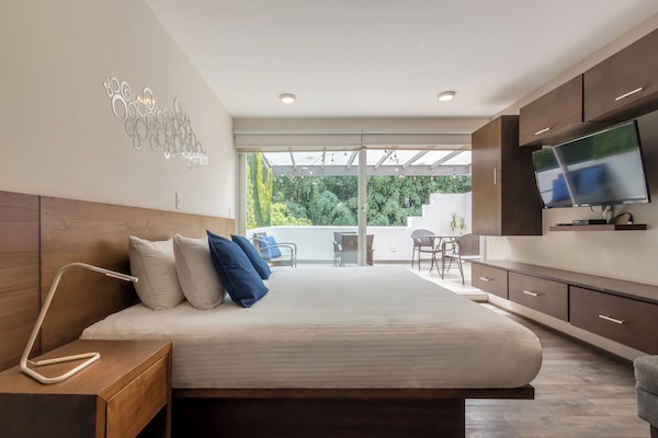 Loft, terraza | Ropa de cama de alta calidad, tabla de planchar con plancha, wifi gratis