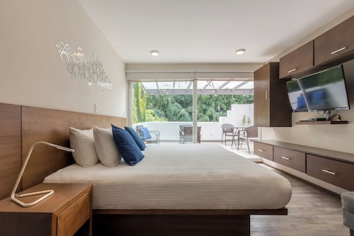 OM686 Urban Lofts Short-Long Stays