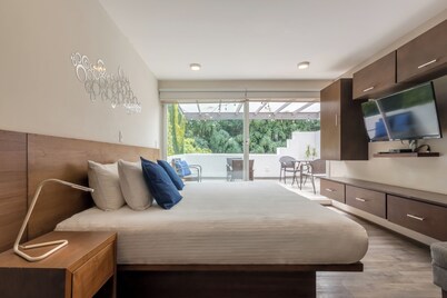 OM686 Urban Lofts Short-Long Stays