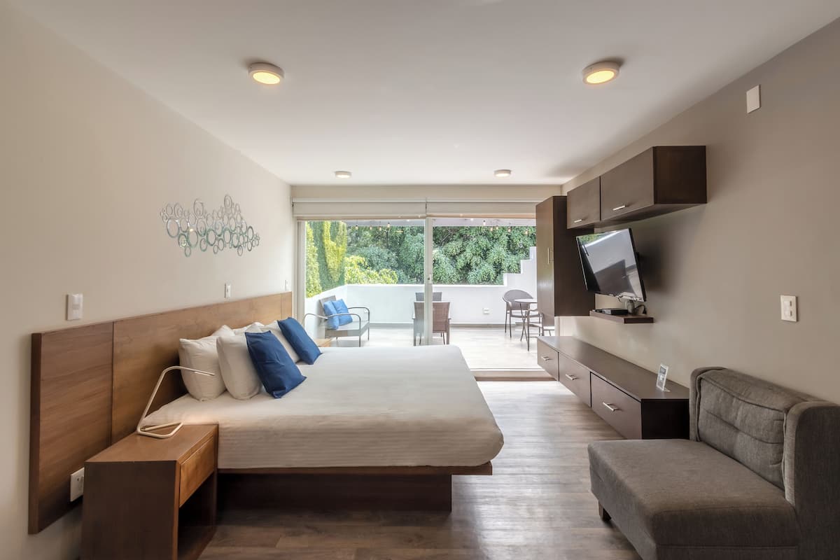 1 bedroom, premium bedding, iron/ironing board, free WiFi