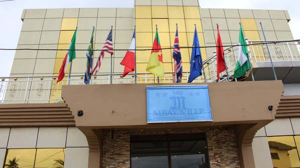 Front of property - Mbayaville Hotel (Douala)