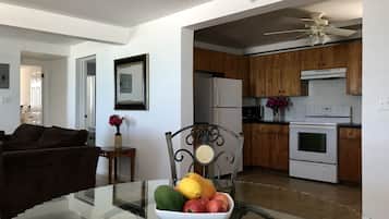 Family Villa, 2 Bedrooms, Ocean View, Beachfront | In-room dining