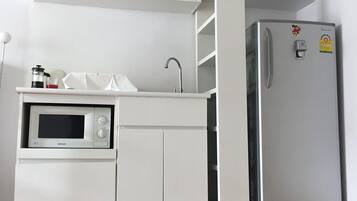 Fridge, microwave, stovetop, coffee/tea maker