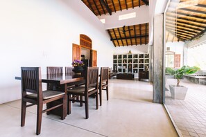 Dining - Green Parrot Beach Villa, Right On The Beach. With Private Swimming Pool (Ambalangoda)