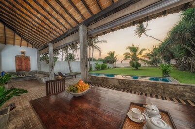 Green Parrot Beach Villa, Right On The Beach. With Private Swimming Pool