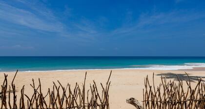Green Parrot Beach Villa, justo en la playa. Con piscina privada