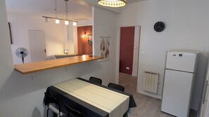 Dining - Escale Marseillaise: 62 m2 large, quiet, near the Vieux Port for 2 to 4 pers (Marseille)