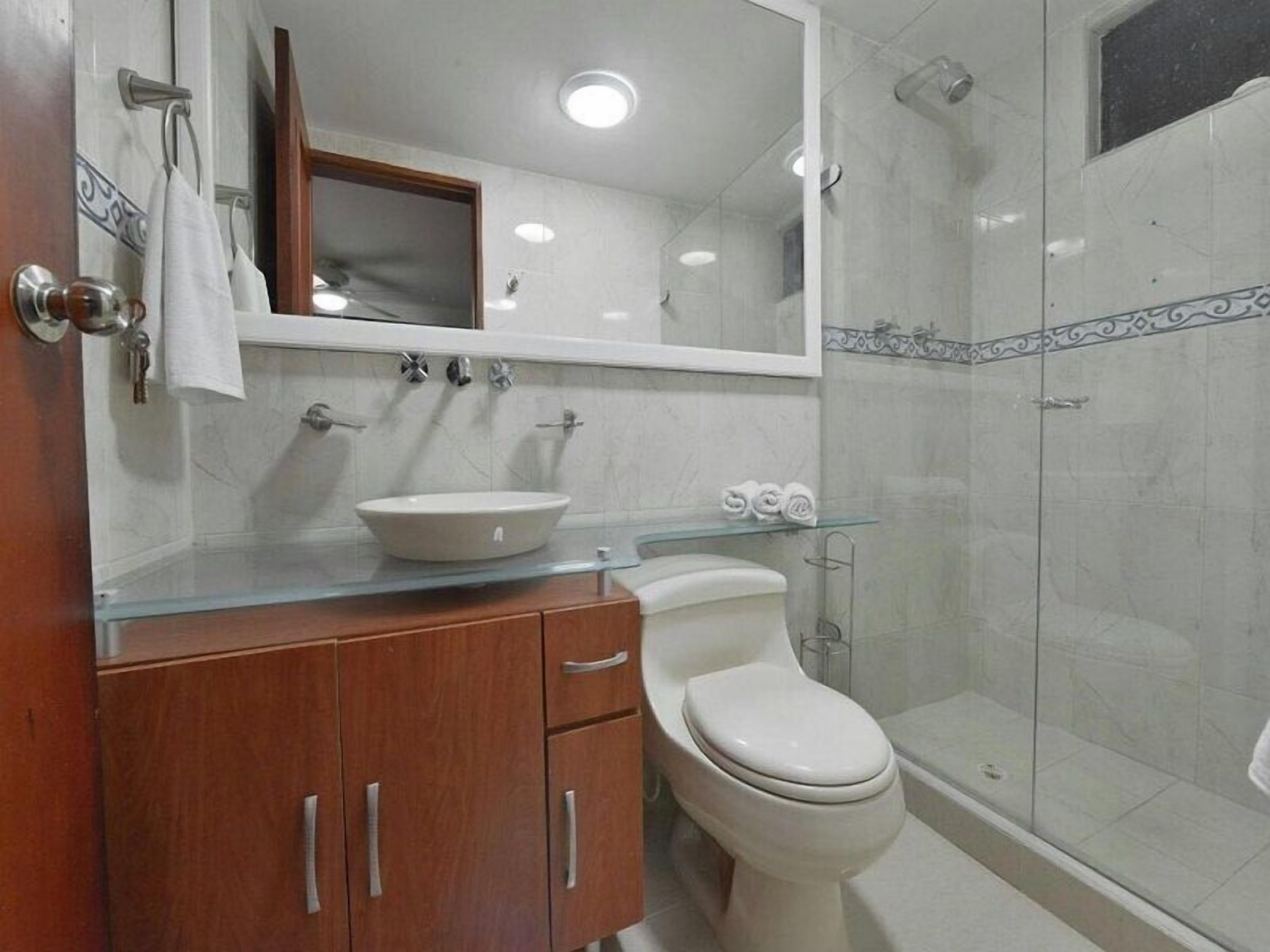 Family Apartment, 2 Bedrooms | Bathroom | Shower, towels
