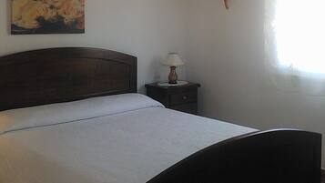 1 dormitorio, cuna de viaje, wifi gratis y ropa de cama