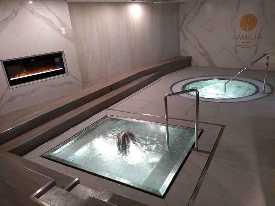Indoor spa tub