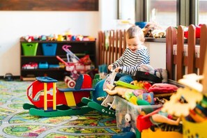 Área de juegos infantiles techada