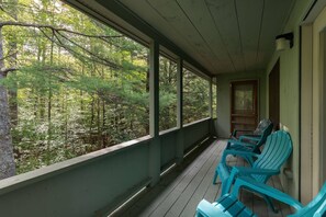 Property grounds - Great place to stay for multiple families all year (Bartlett)