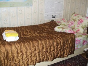 1 bedroom, desk, iron/ironing board, Internet