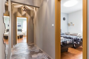 3 chambres, coffres-forts dans les chambres, bureau