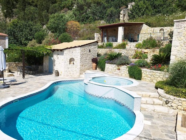Piscine extérieure, piscine chauffée
