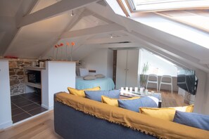 Bureau, fer et planche à repasser, lit parapluie, Wi-Fi gratuit