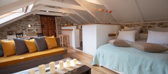 Le Studio du Four à Chaux, in town and on the beach